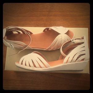 Kenneth Cole Gentle Souls Leah Sandal in Sand Sz 7